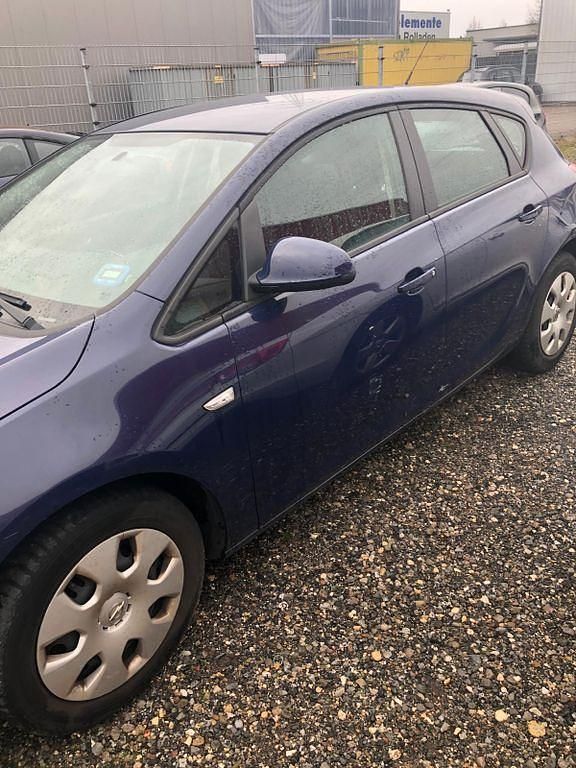 Gebraucht Opel Astra Selection 87 PS (63 kW) 2010 Grau Limousine