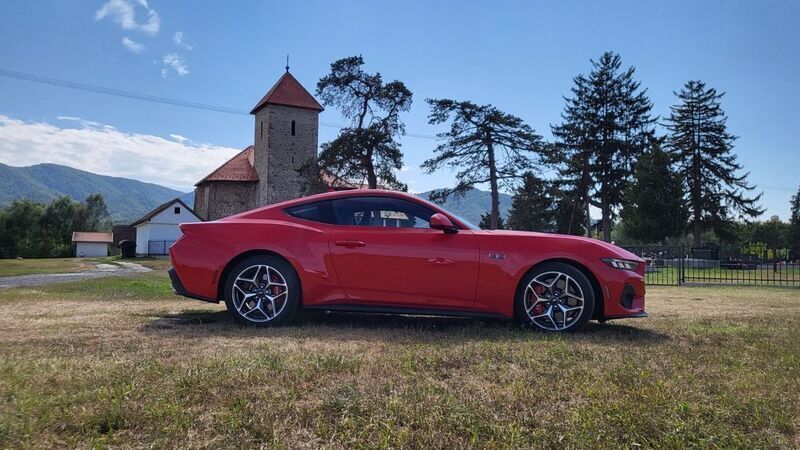 Rot Gebraucht 2024 Ford Mustang GT Coupé | 55.500 € (Superpreis) - Bild 1/4