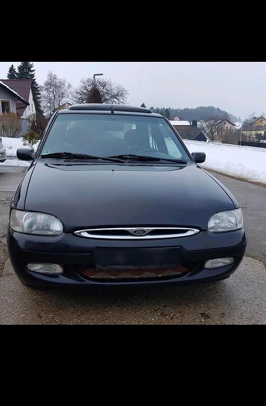 Gebraucht Ford Escort 105 PS (77 kW) 1995 Violet Limousine