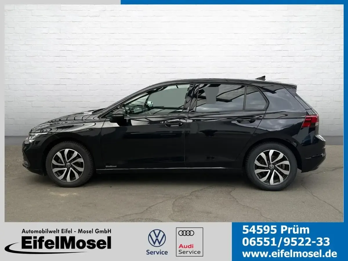 Gebraucht VW Golf VIII Life 150 PS (110 kW) 2021 Schwarz Limousine