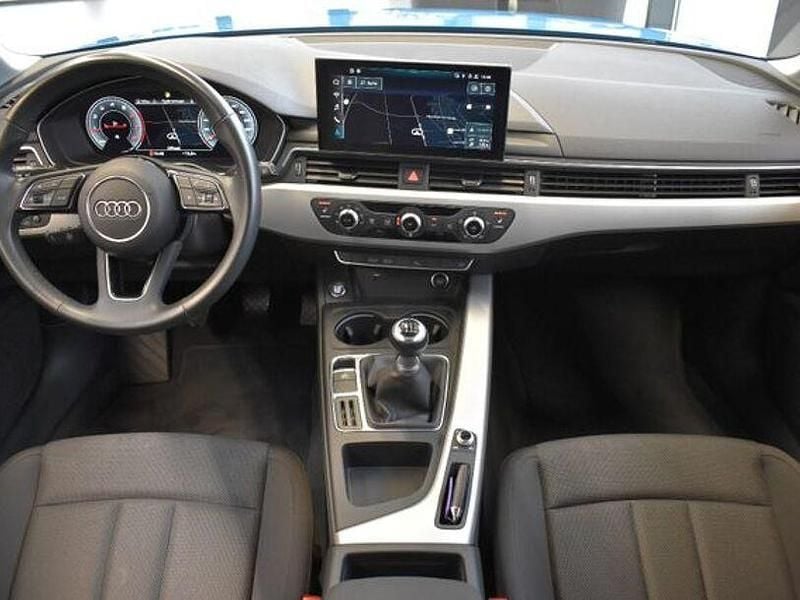 Gebraucht Audi A4 S-Line 150 PS (110 kW) 2022 Blau Kombi