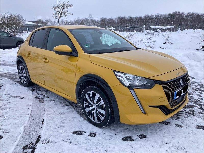 Gebraucht Peugeot e-208 100 kW (136 PS) 2021 Gelb Kleinwagen