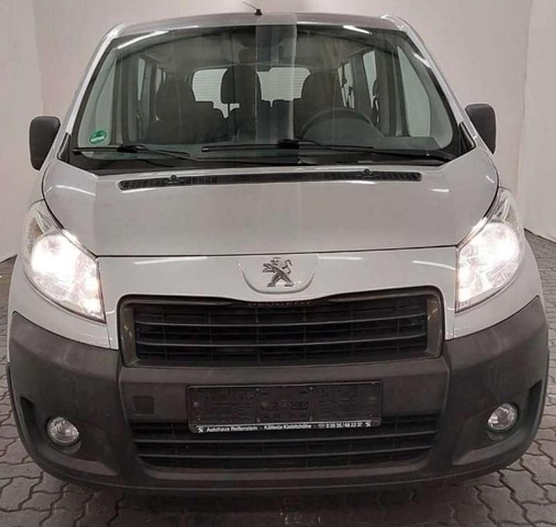 Gebraucht Peugeot TePee 128 PS (94 kW) 2014 Silber Van / Kleinbus