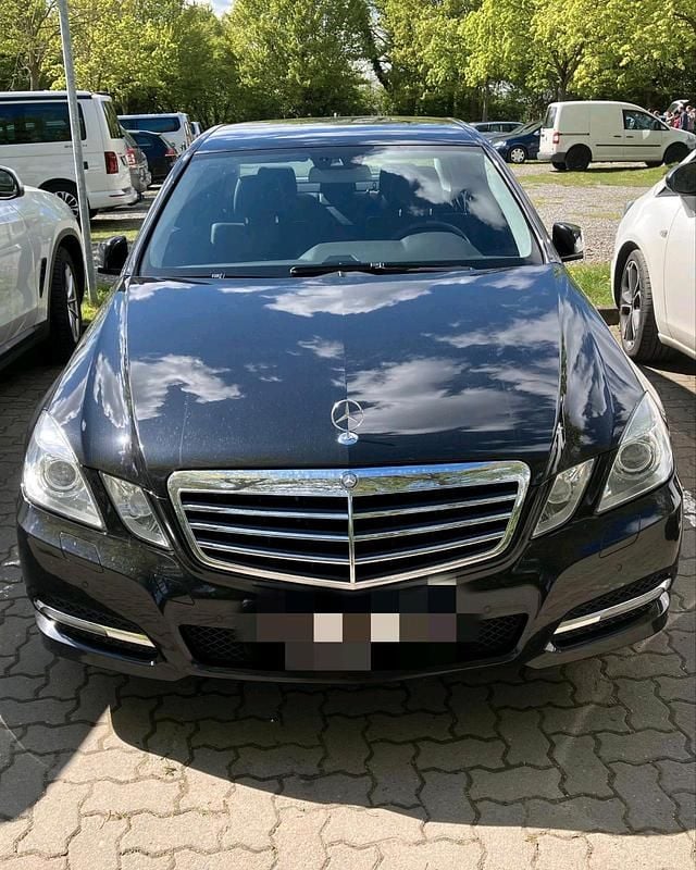 Schwarz Gebraucht 2012 Mercedes E200 Avantgarde Limousine | 14.500 € (Teuer) - Bild 1/4