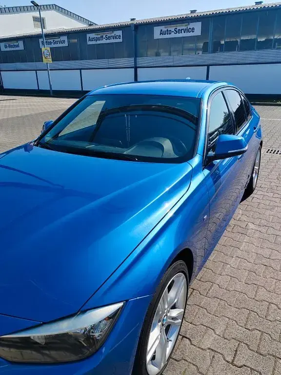 Gebraucht BMW 320 Sport Line 184 PS (135 kW) 2014 Blau Limousine