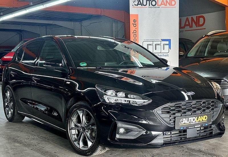 Schwarz Gebraucht 2020 Ford Focus ST-Line Limousine | 19.999 € (Fairer Preis) - Bild 1/4