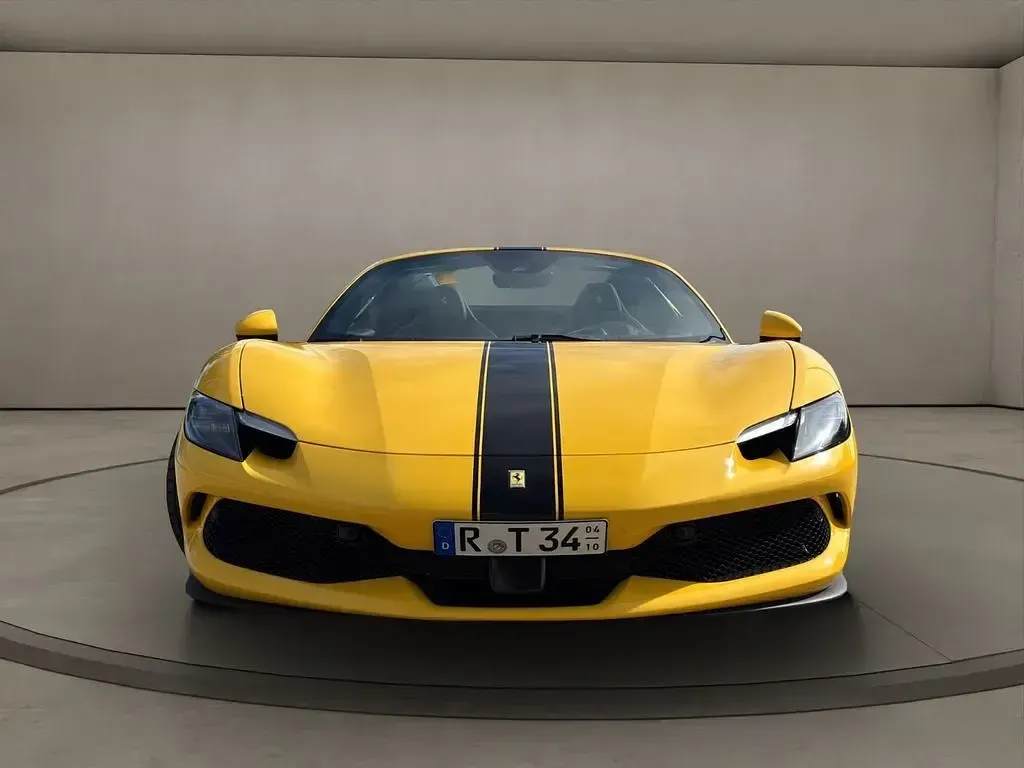 Gebraucht Ferrari 296 829 PS (609 kW) 2024 Gelb Cabrio
