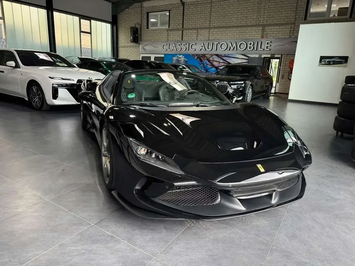 Second-hand Ferrari F8 721 CP (530 kW) 2021 Negru Cabrio