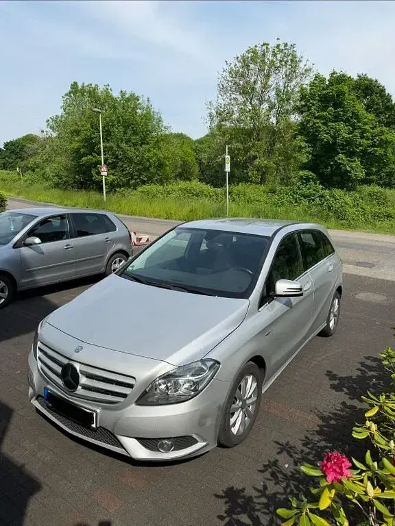 Gebraucht Mercedes B180 AMG Edition 1 122 PS (89 kW) 2012 Silber Van / Kleinbus
