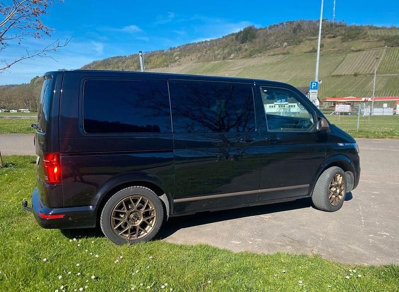 Second-hand VW Multivan Generation Six 205 CP (150 kW) 2020 Negru Monovolum