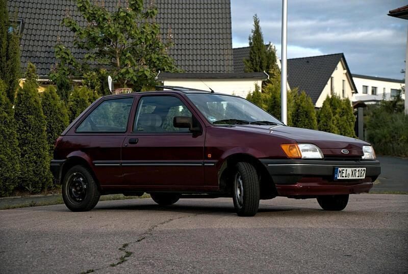 Rot Gebraucht 1991 Ford Fiesta Kleinwagen | 1.500 € - Bild 1/4