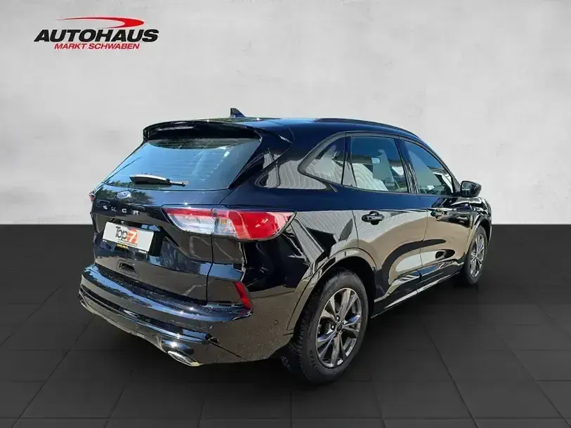Gebraucht Ford Kuga ST-Line 120 PS (88 kW) 2023 Obsidianschwarz (schwarz) SUV
