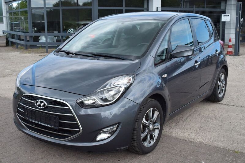 Micron grey / met Gebraucht 2016 Hyundai ix20 Passion Van / Kleinbus | 8.400 € (Guter Preis) - Bild 1/4