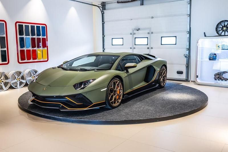 Grün Gebraucht 2022 Lamborghini Aventador | 743.750 € - Bild 1/4
