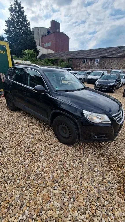 Second-hand VW Tiguan Team 136 CP (100 kW) 2011 Negru SUV
