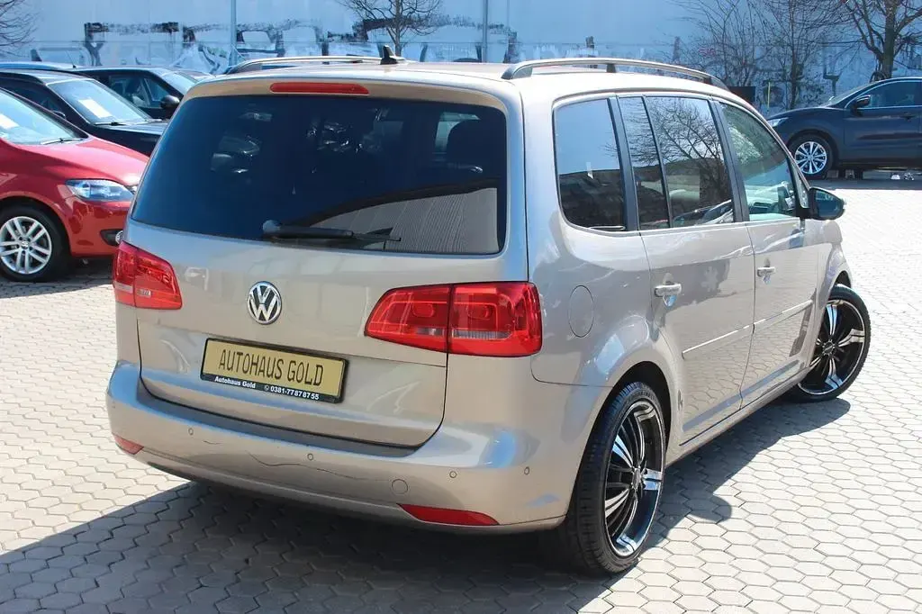Gebraucht VW Touran Comfortline 105 PS (77 kW) 2012 Beige Van / Kleinbus
