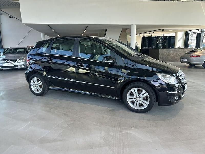 Gebraucht Mercedes B200 136 PS (100 kW) 2011 Schwarz Van / Kleinbus