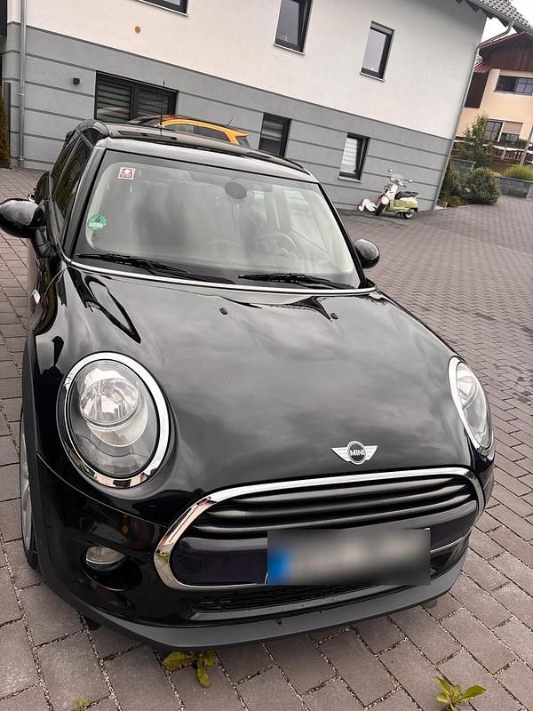 Second-hand Mini Cooper D 115 CP (84 kW) 2017 Negru Hatchback