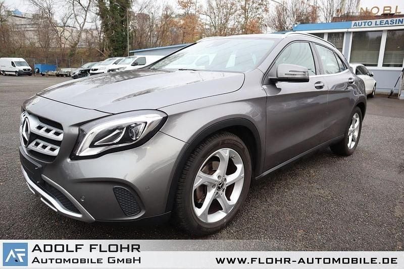 Grau Gebraucht 2019 Mercedes GLA200 SUV | 18.500 € (Guter Preis) - Bild 1/4