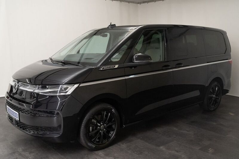 Deep black perleffekt Gebraucht 2023 VW T7 Style Van | 54.800 € (Teuer) - Bild 1/4