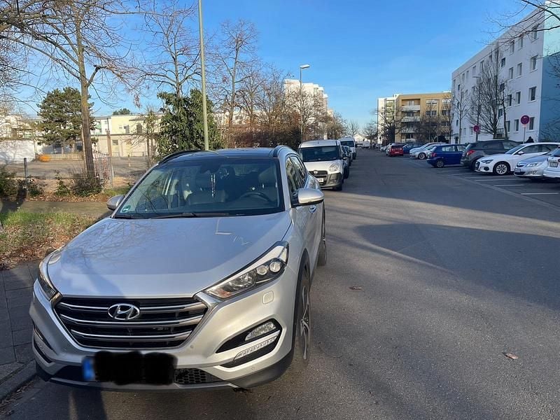 Gebraucht Hyundai Tucson 185 PS (136 kW) 2015 Silber SUV
