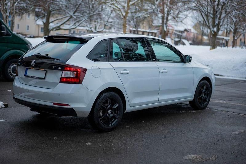 Second-hand Skoda Rapid 110 CP (80 kW) 2015 Alb Hatchback