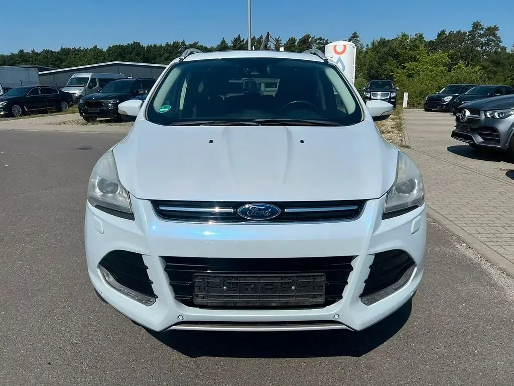 Gebraucht Ford Kuga Titanium 163 PS (119 kW) 2013 Weiß SUV