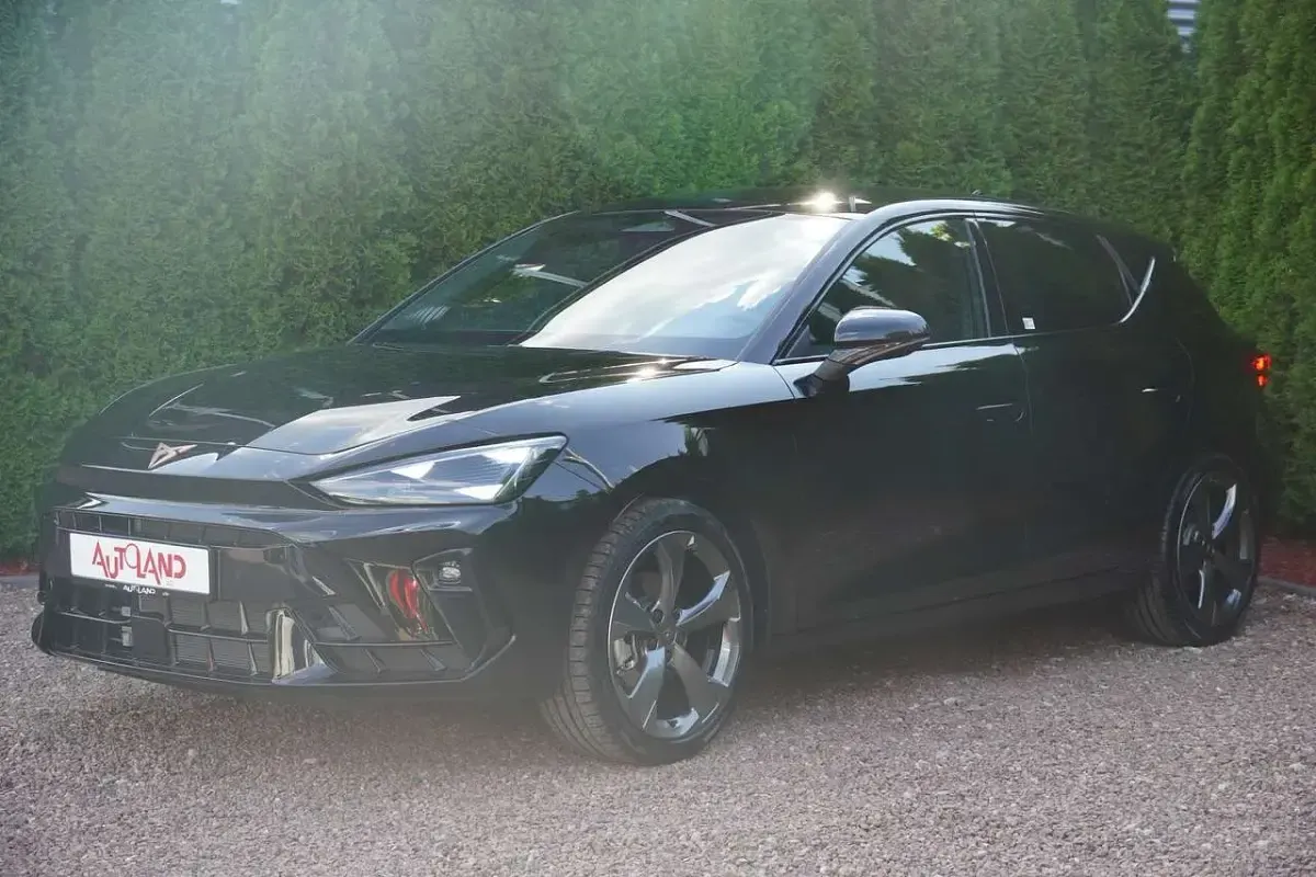 Neu Cupra Leon 150 PS (110 kW) 2026 Nachtschwarzmet. Limousine