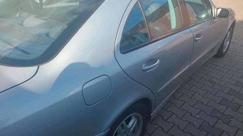 Gebraucht Mercedes E220 150 PS (110 kW) 2005 Silber Limousine