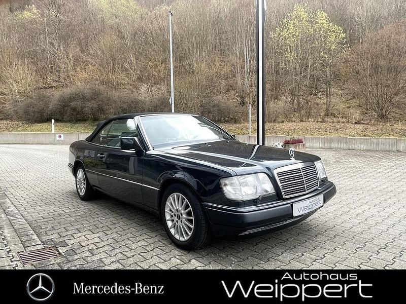 Second-hand Mercedes E320 220 CP (161 kW) 1996 Negru Cabrio