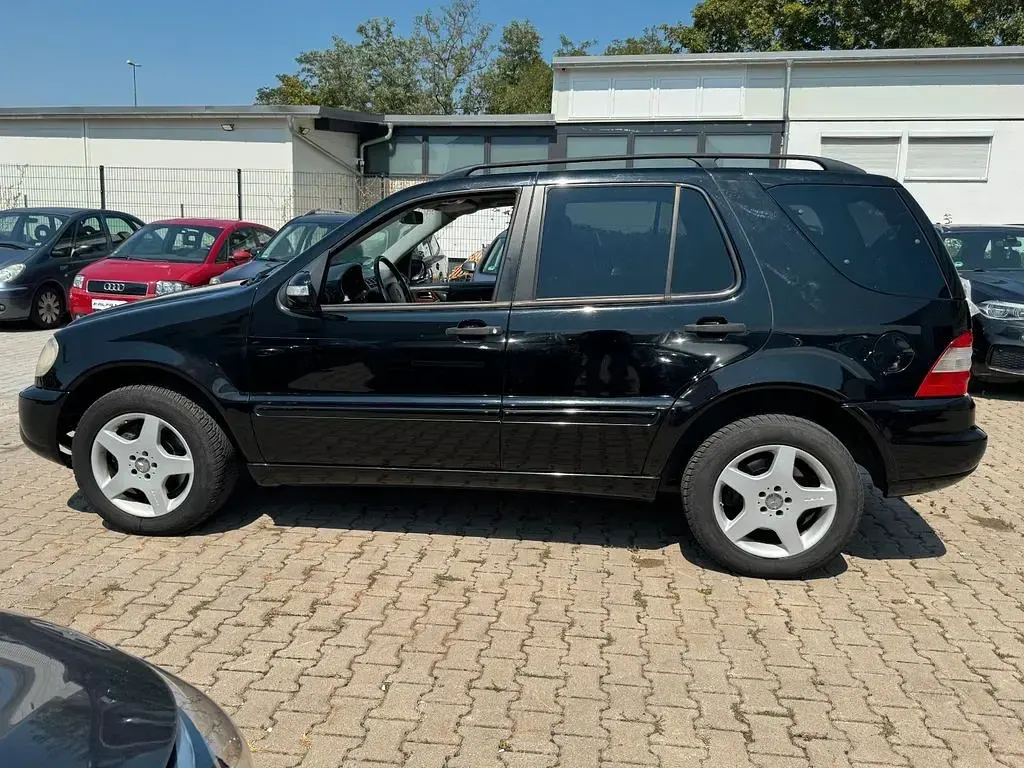 Gebraucht Mercedes ML270 163 PS (119 kW) 2001 Schwarz SUV