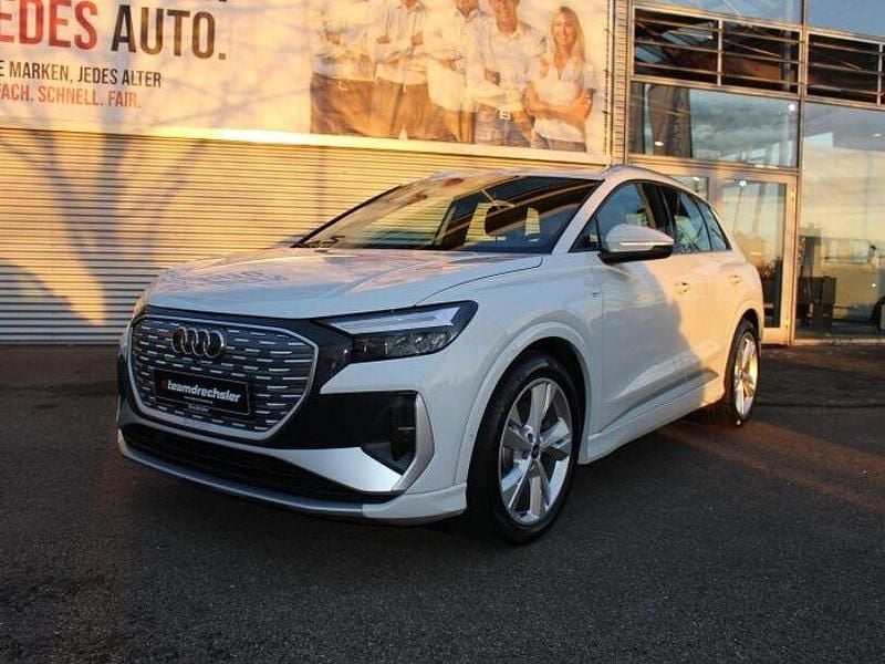 Weiß Gebraucht 2022 Audi Q4 e-tron Sport SUV | 26.790 € (Guter Preis) - Bild 1/4