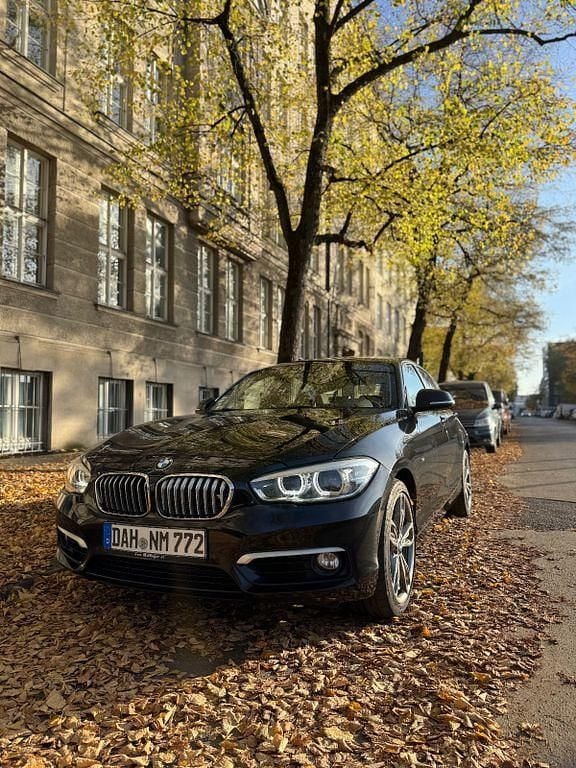 Schwarz Gebraucht 2015 BMW 120 Urban Line Kleinwagen | 10.500 € (Etwas zu teuer) - Bild 1/4