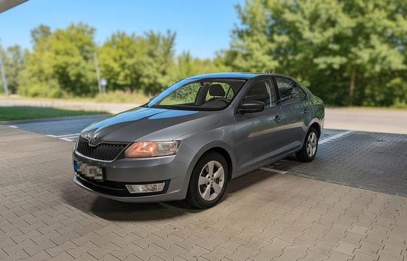 Grau Gebraucht 2012 Skoda Rapid Active Limousine | 3.500 € (Fairer Preis) - Bild 1/4