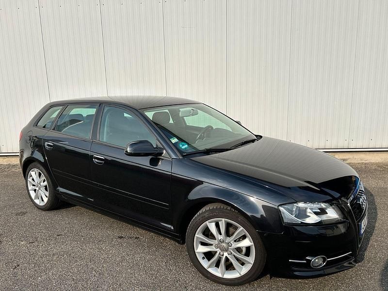 Schwarz Gebraucht 2012 Audi A3 Sportback Ambiente Kombi | 8.400 € (Fairer Preis) - Bild 1/4