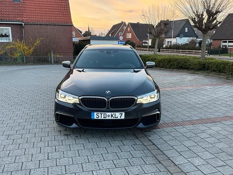 Gebraucht BMW M550 Shadowline 400 PS (294 kW) 2019 Grau Limousine