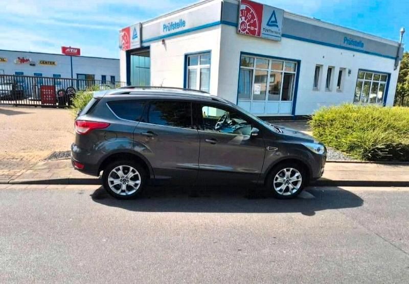 Gebraucht Ford Kuga Titanium 180 PS (132 kW) 2015 Silber SUV