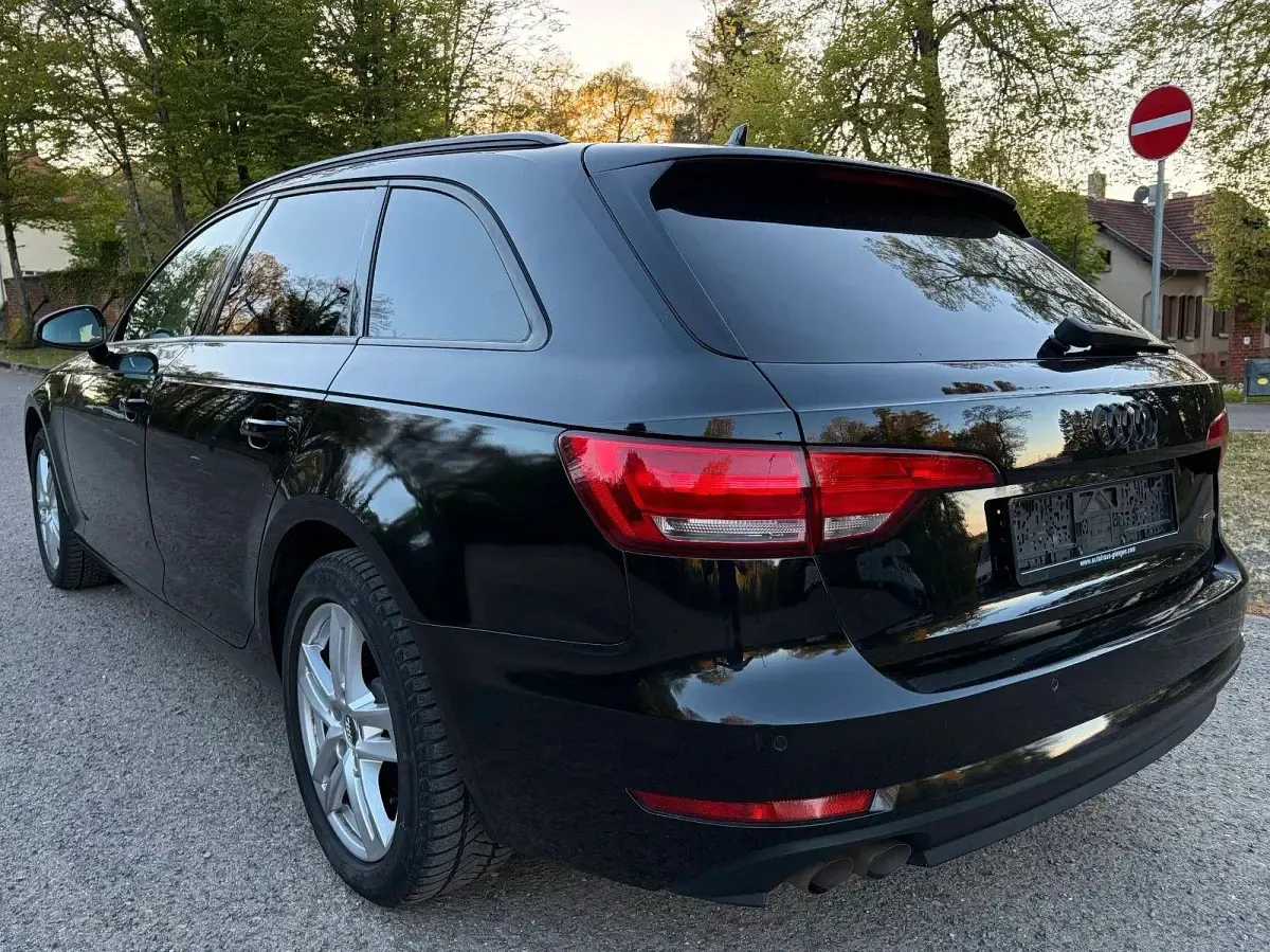Używany Audi A4 Sport 190 KM (139 kW) 2017 Czarny Sedan/Limuzyna