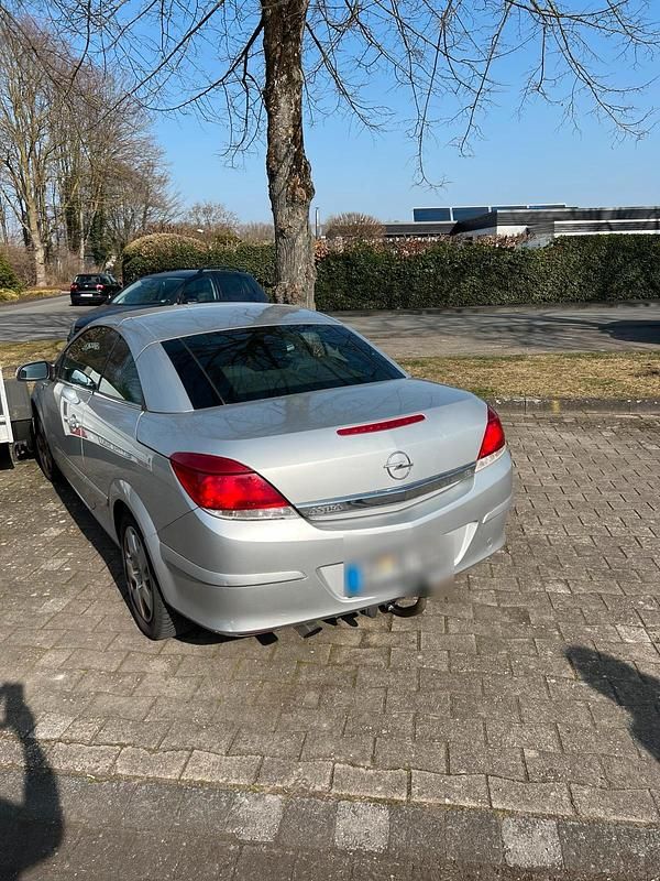 Gebraucht Opel Astra Cabriolet 140 PS (102 kW) 2007 Silber Cabrio