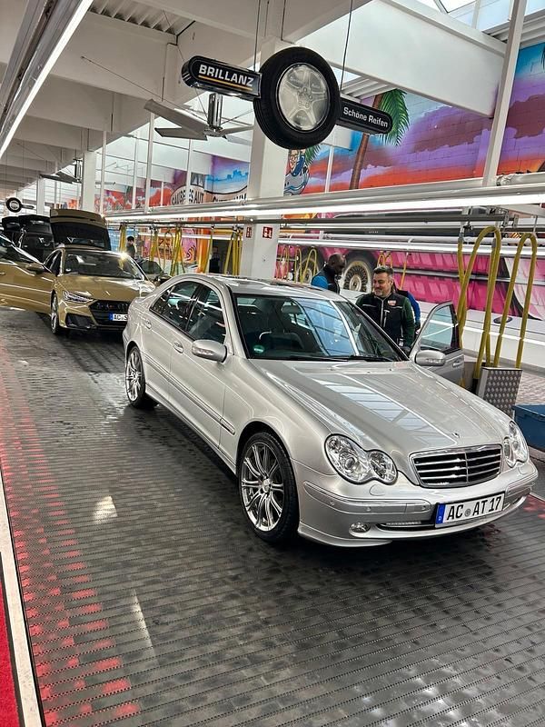 Silber Gebraucht 2004 Mercedes C270 Limousine | 6.500 € (Etwas zu teuer) - Bild 1/4