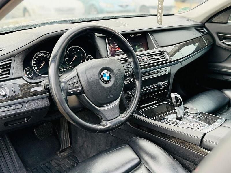 Gebraucht BMW 750 Comfort Edition 381 PS (280 kW) 2015 Schwarz Limousine