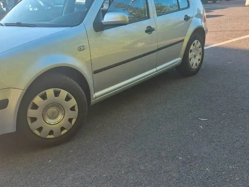 Gebraucht VW Golf IV 105 PS (77 kW) 2001 Silber Kleinwagen