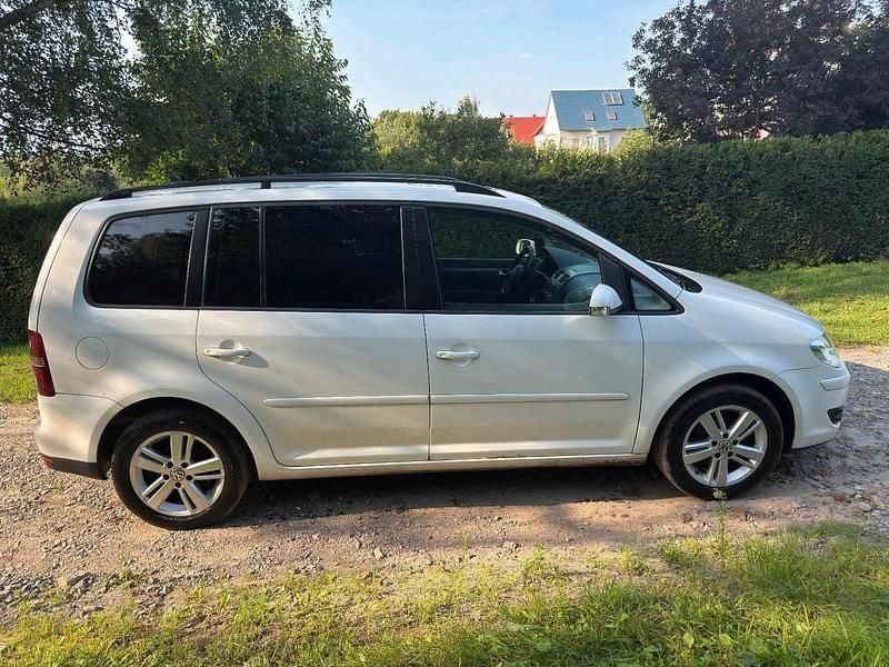 Weiß Gebraucht 2009 VW Touran Van / Kleinbus | 2.000 € (Superpreis) - Bild 1/4