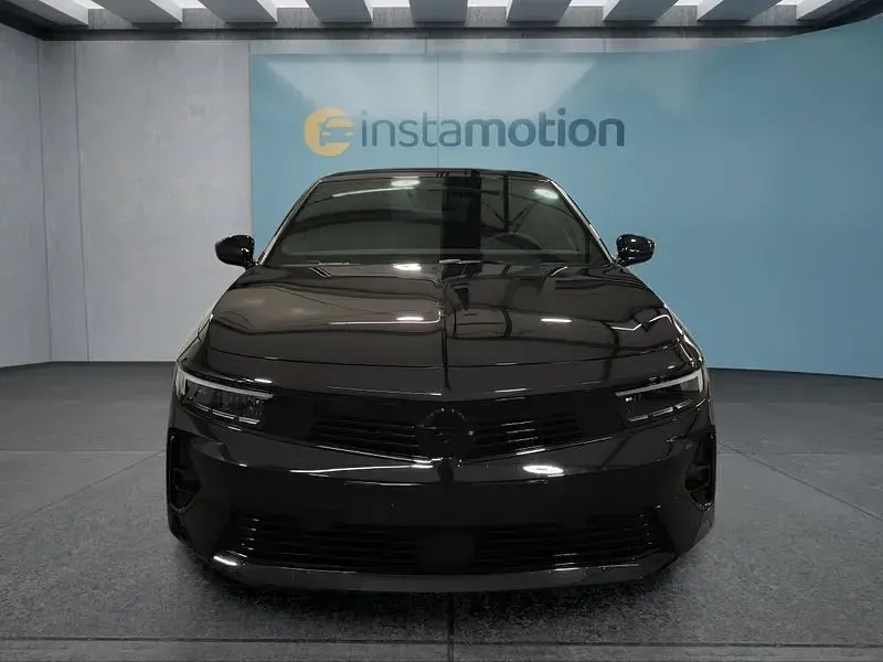Gebraucht Opel Astra 131 PS (96 kW) 2024 Schwarz Kleinwagen