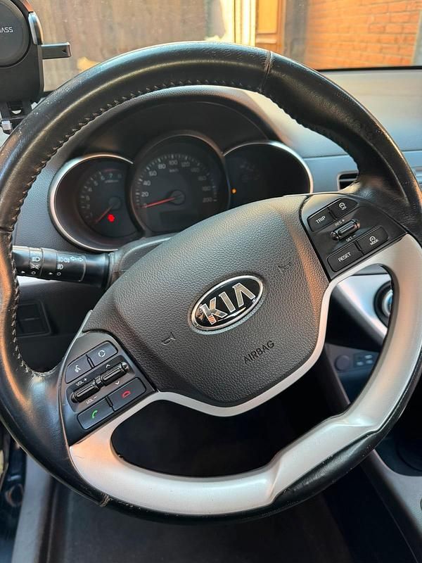 Gebraucht Kia Picanto 67 PS (49 kW) 2015 Schwarz Kleinwagen