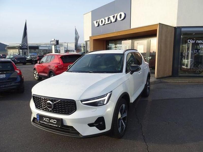 Weiß Gebraucht 2024 Volvo XC40 Plus SUV | 34.600 € (Fairer Preis) - Bild 1/4
