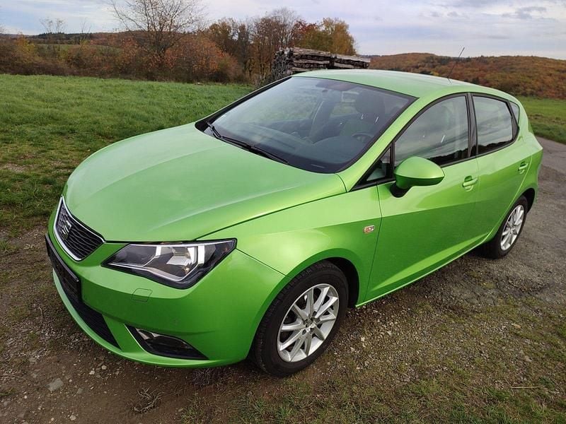 Grün Gebraucht 2016 Seat Ibiza CONNECT Kleinwagen | 5.500 € (Guter Preis) - Bild 1/4