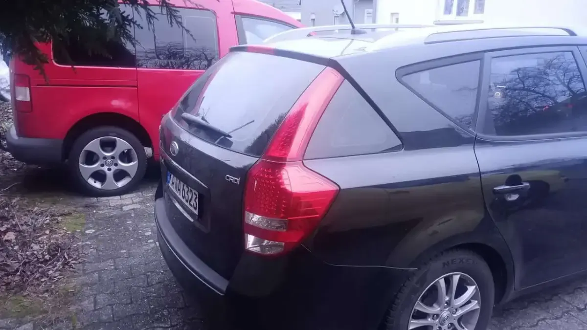 Gebraucht Kia Ceed Vision 128 PS (94 kW) 2010 Schwarz Kleinwagen