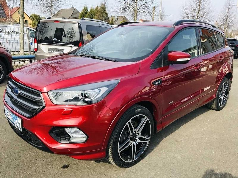Gebraucht Ford Kuga ST-Line 182 PS (133 kW) 2018 Rot SUV