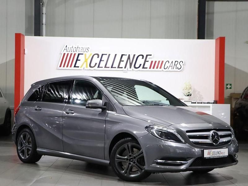 Gebraucht Mercedes B220 184 PS (135 kW) 2014 Mountaingrau Van / Kleinbus